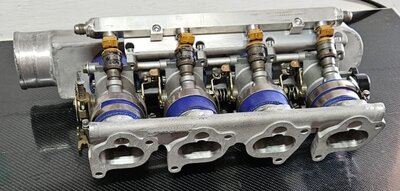 Custom inlaatspruitstuk voor VW 1.8-2.0 16V Turbo met 45 mm gasklephuizen, gaskleppositie, fuelrail enz zie foto.